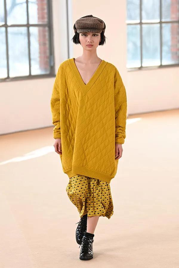 2021秋冬女裝十大流行色 晴空藍(lán)、嫩粉紅等色彩都很美(圖15)