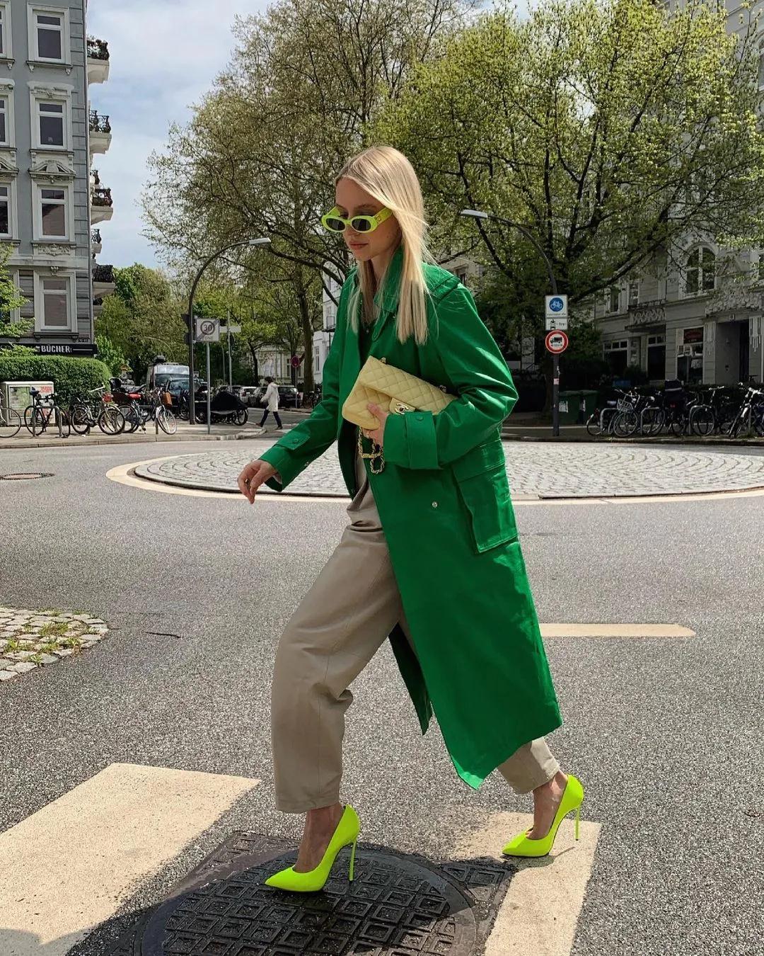 2021秋冬女裝十大流行色 晴空藍(lán)、嫩粉紅等色彩都很美(圖4)