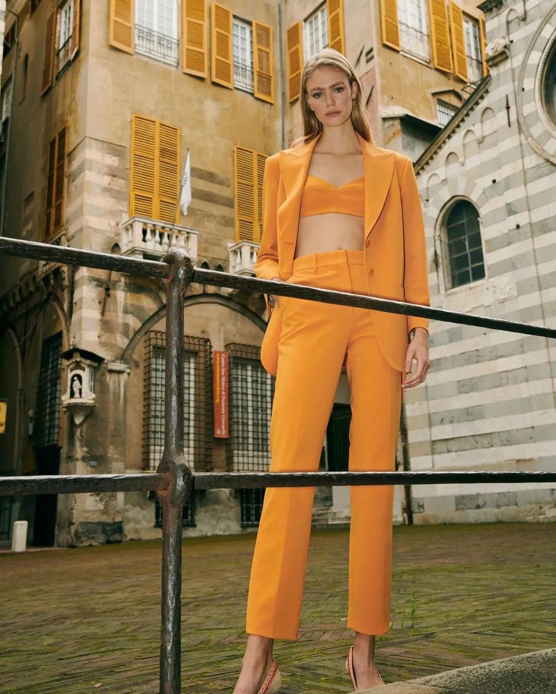 2021秋冬女裝十大流行色 晴空藍(lán)、嫩粉紅等色彩都很美(圖31)